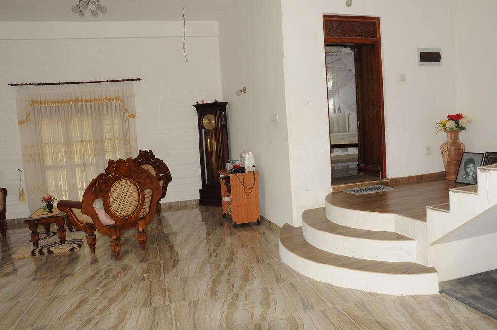 Deutsche Villa Hikkaduwa Exteriör bild